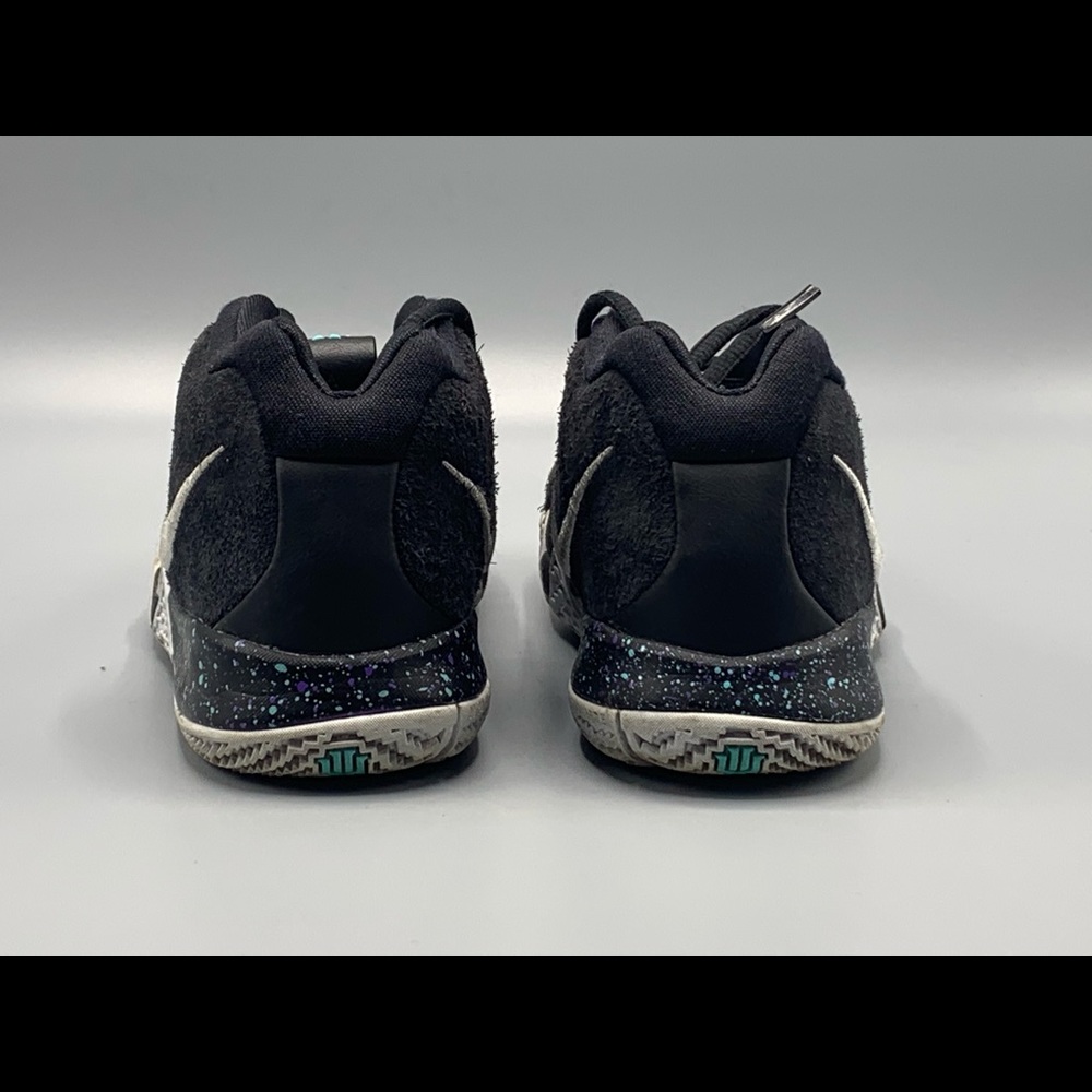 Nike Kyrie 4 PS Black/White AA2898-002 - Picture 4 of 6